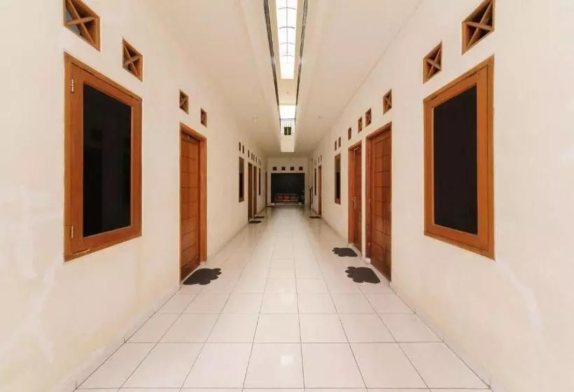 Majatalo Reddoorz At Meruya Utara