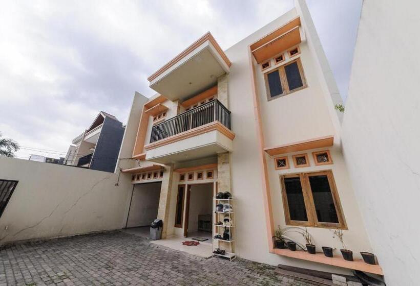 פנסיון Reddoorz At Meruya Utara