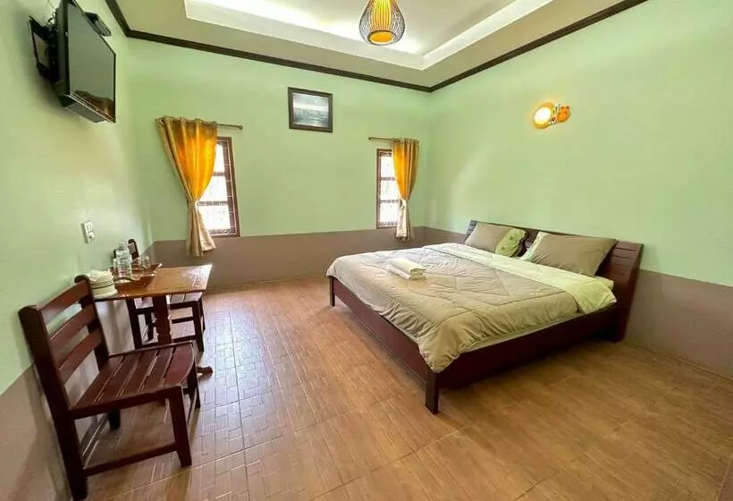 ホテル โรงแรมแสงทองรีสอร์ท