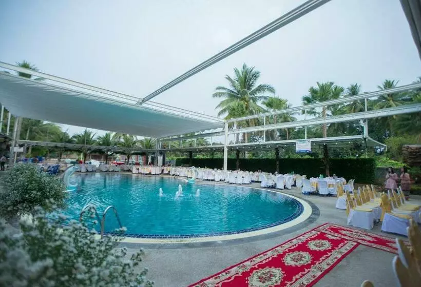 ホテル โรงแรมแสงทองรีสอร์ท