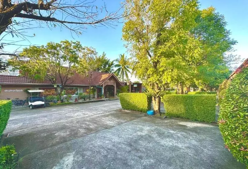 ホテル โรงแรมแสงทองรีสอร์ท