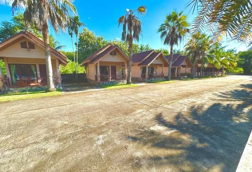 ホテル โรงแรมแสงทองรีสอร์ท