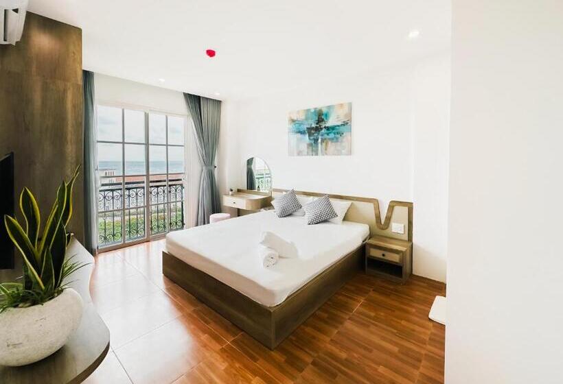 هتل The Bay House
