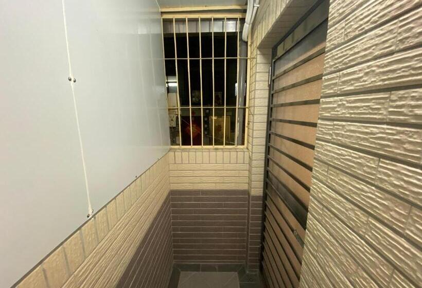 هاستل 康莊背包旅宿 上下舖背包床位4人&6人房&雙人床房 請來電確認住宿否則無效預訂