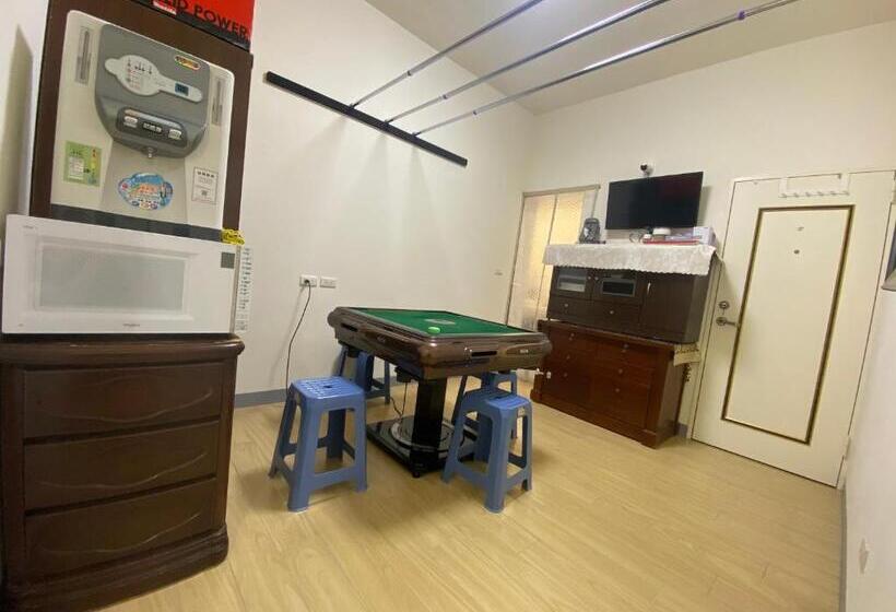 هاستل 康莊背包旅宿 上下舖背包床位4人&6人房&雙人床房 請來電確認住宿否則無效預訂