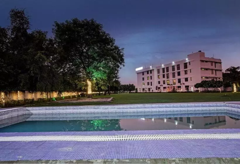Collection O Riveria Resort