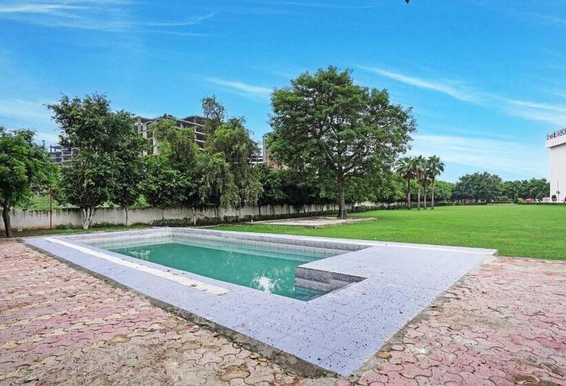 Collection O Riveria Resort