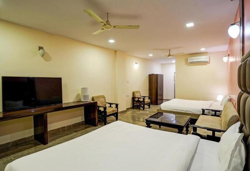 Collection O Riveria Resort