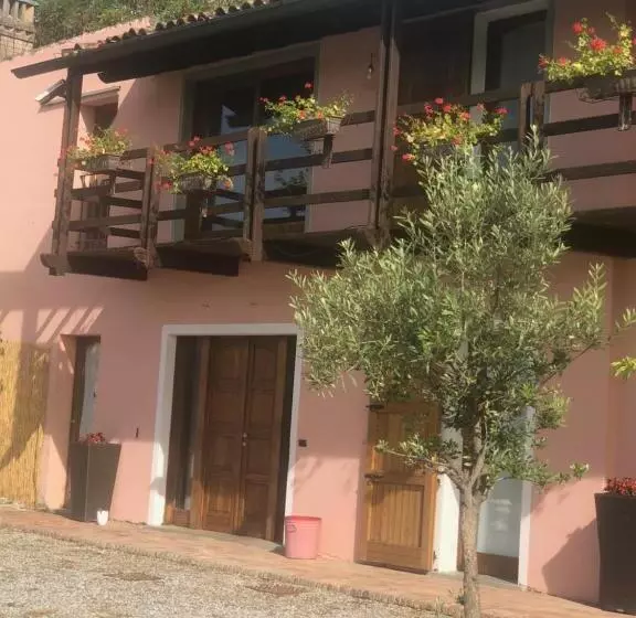 Aamiaismajoitus (B&B) Antico Borgo Di Liteggio