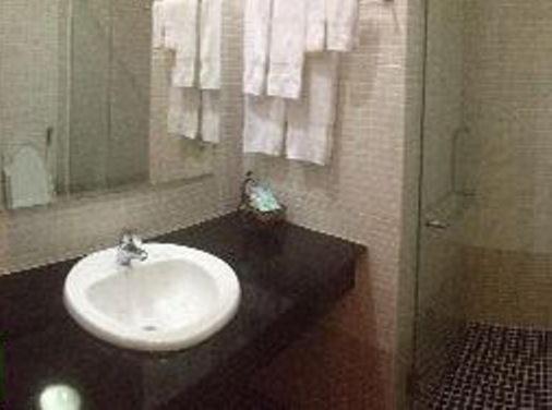 City Hotel 18 Luu Van Lang