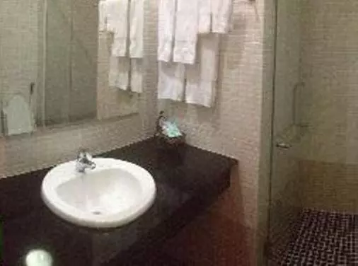 City Hotel 18 Luu Van Lang