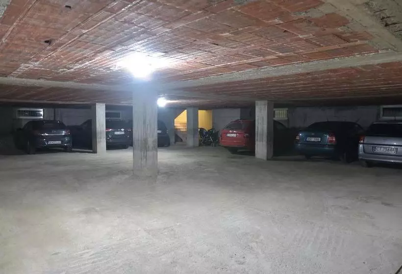 Airen Hotel Velipoje