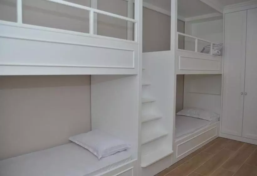 Airen Hotel Velipoje