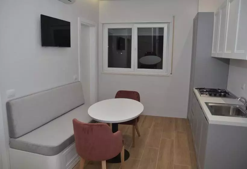 Airen Hotel Velipoje