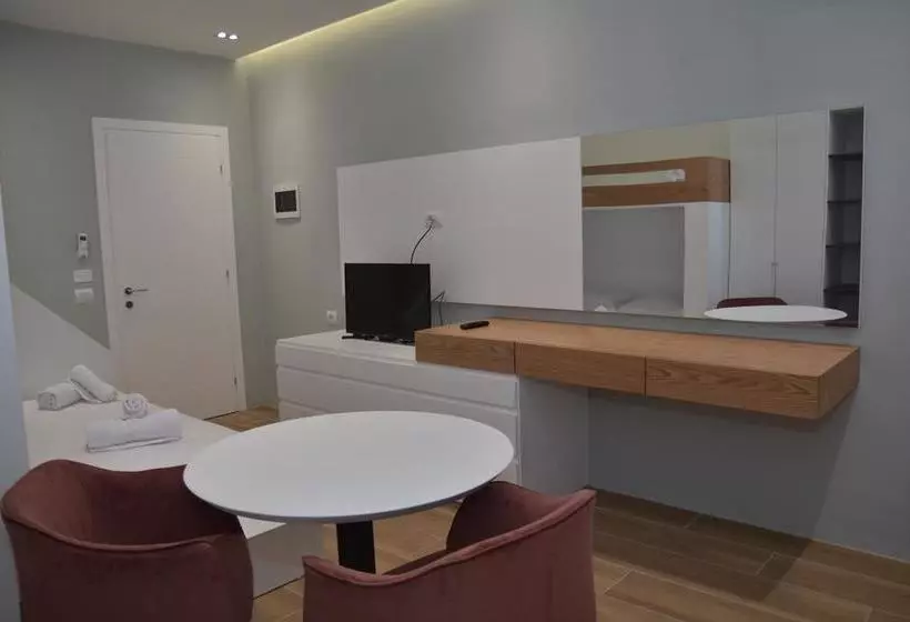 Airen Hotel Velipoje