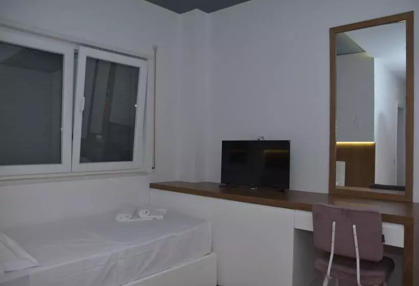 Airen Hotel Velipoje