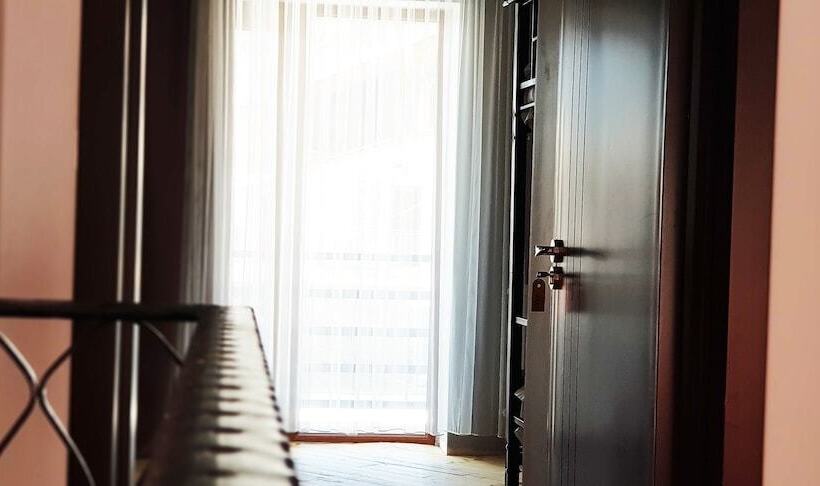 هتل Papa Noel Hostel