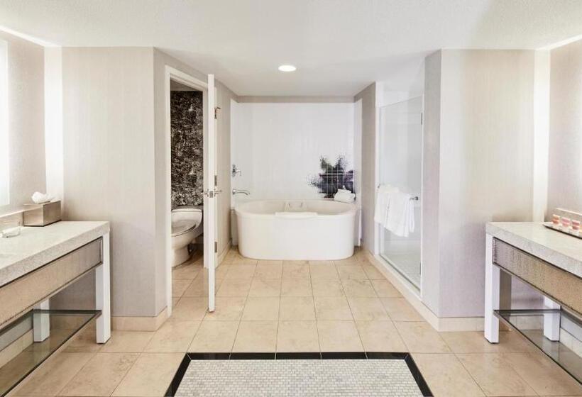 Devine Unit By Planet Hollywood Casino Strip Las Vegas