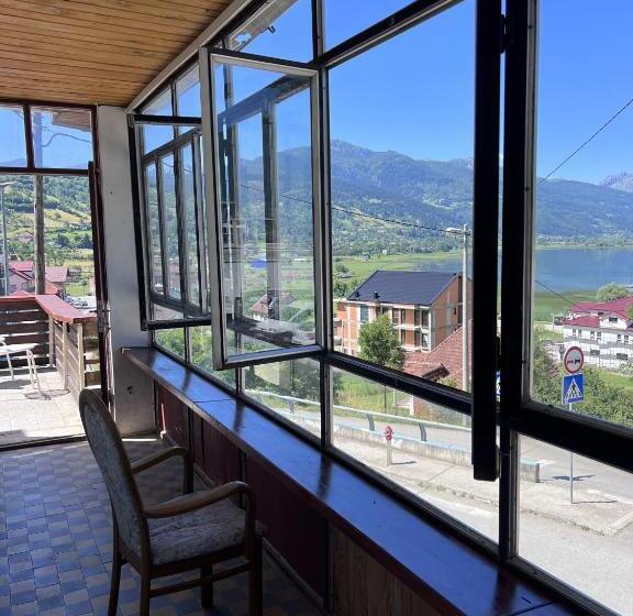 هاستل Bear Hug Lodge