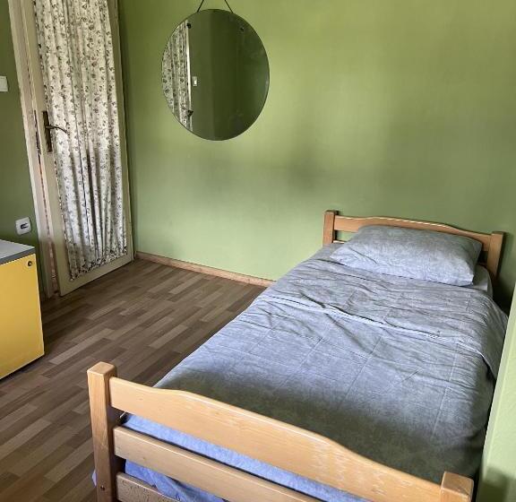 هاستل Bear Hug Lodge