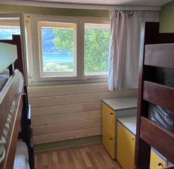 هاستل Bear Hug Lodge