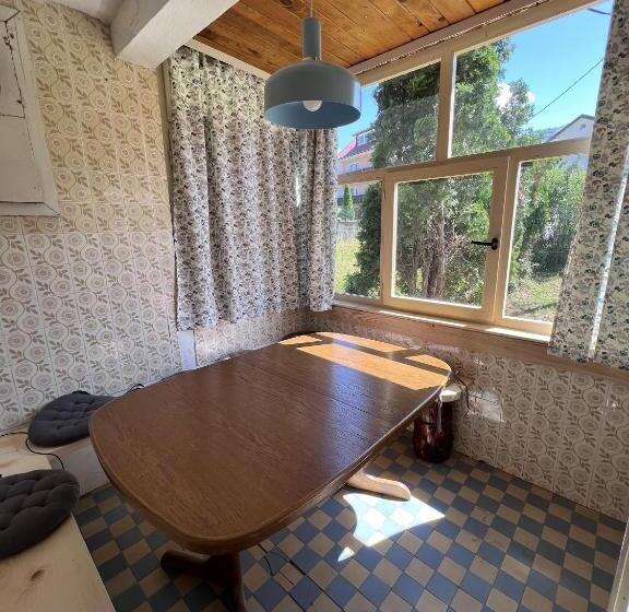 هاستل Bear Hug Lodge