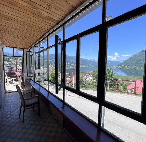 هاستل Bear Hug Lodge