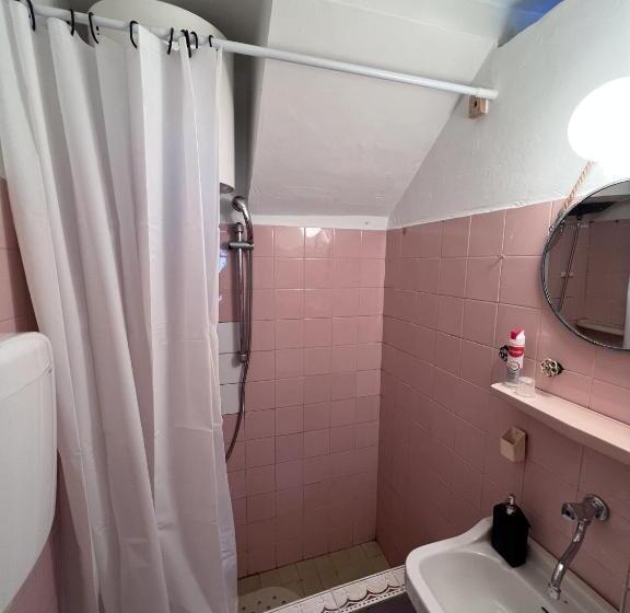 هاستل Bear Hug Lodge