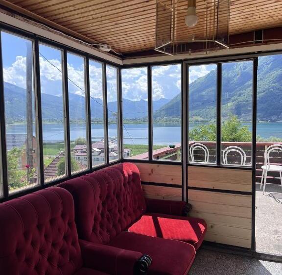 هاستل Bear Hug Lodge