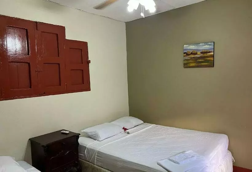 ペンション Hostal La Leonesa