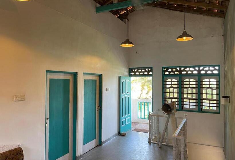 Hotel Stilt Midigama