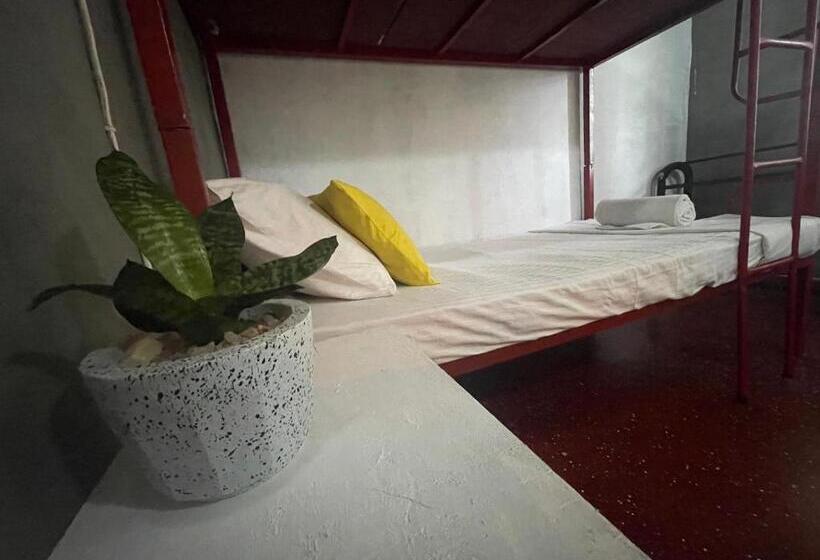 Hotel Stilt Midigama