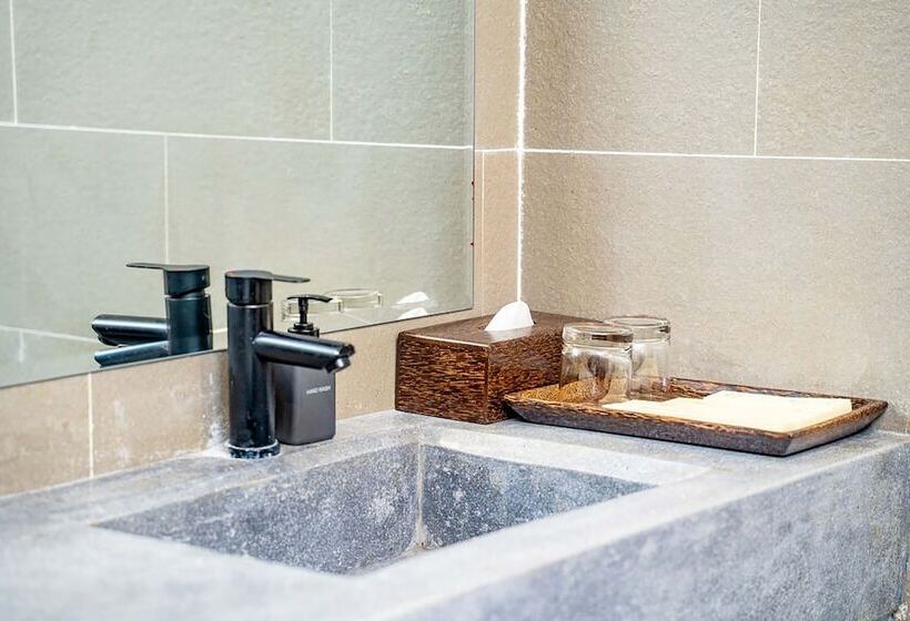 Rainforest Hotel By Nsun