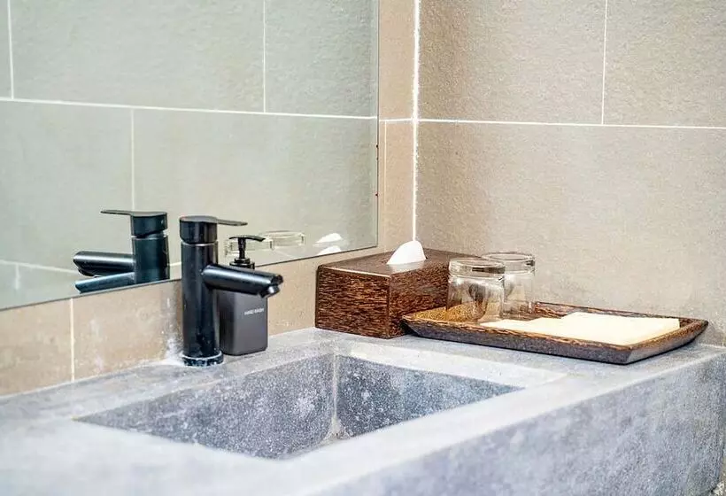 Rainforest Hotel By Nsun