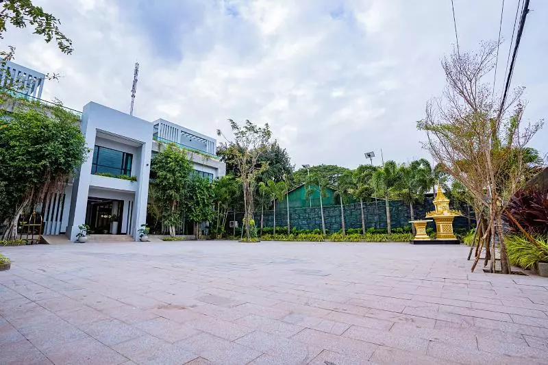 Rainforest Hotel By Nsun