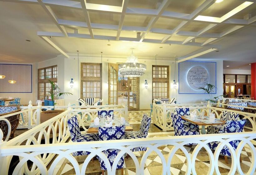 The Signature Level At Grand Palladium Imbassaí Resort & Spa