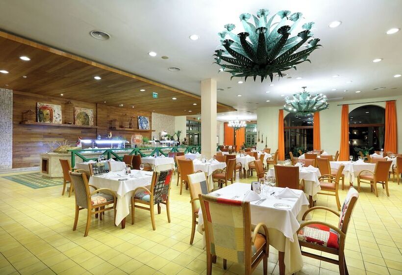 The Signature Level At Grand Palladium Imbassaí Resort & Spa