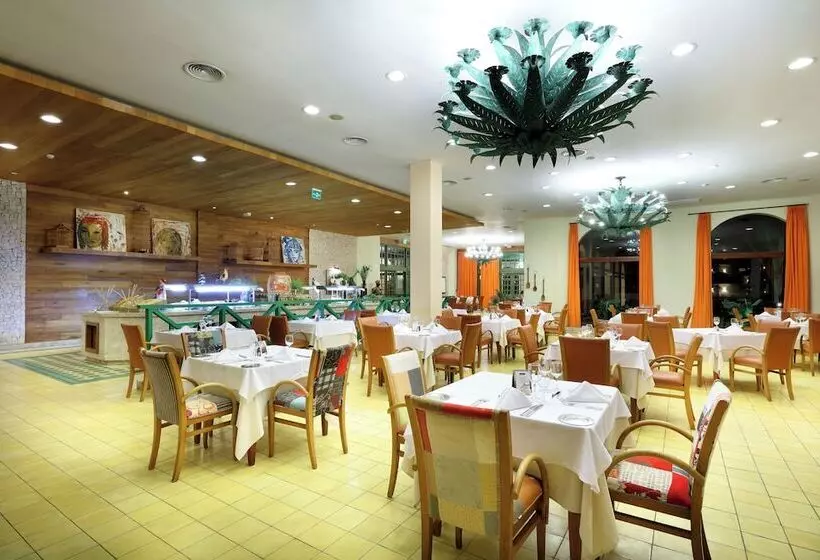 The Signature Level At Grand Palladium Imbassaí Resort & Spa