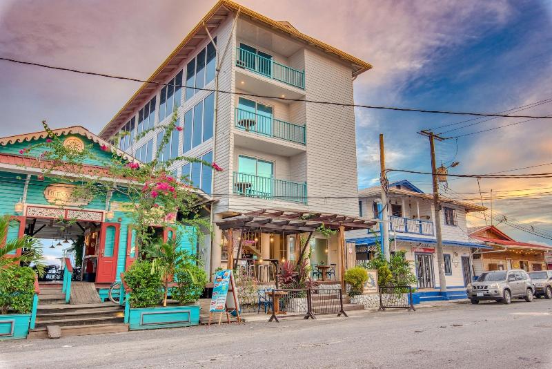 فندق Azul Bocas Town