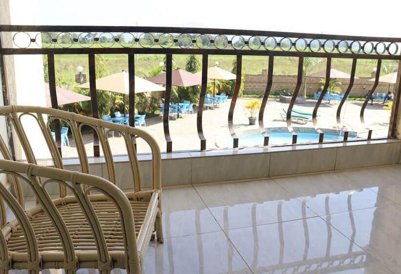 هتل Koru Country Club