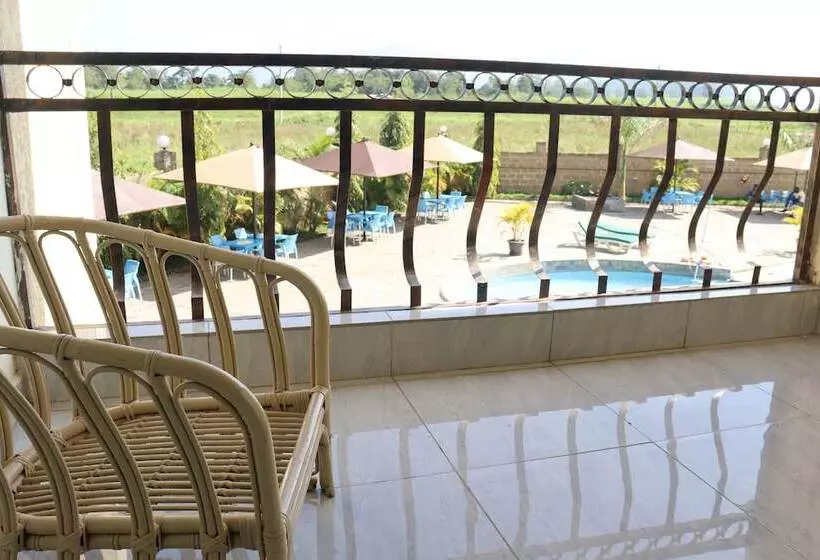 هتل Koru Country Club