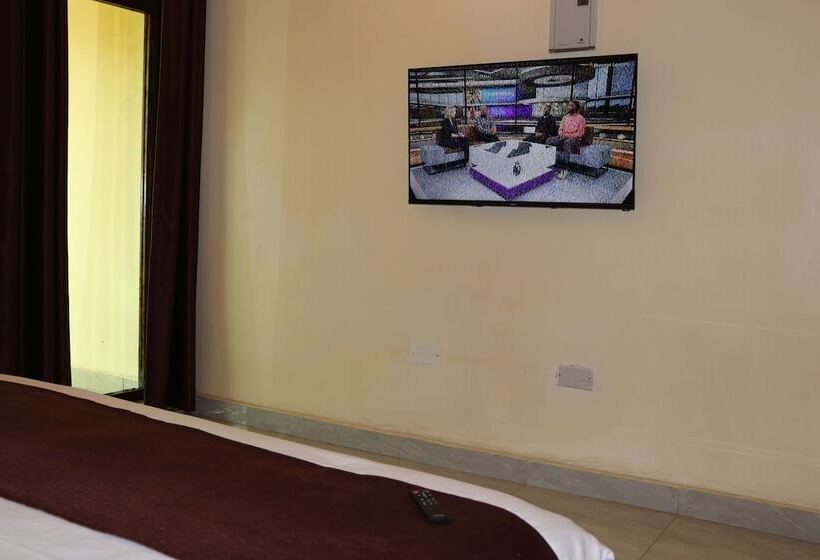 هتل Koru Country Club