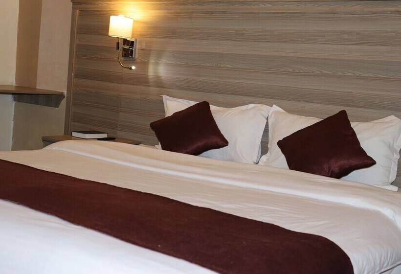 هتل Koru Country Club