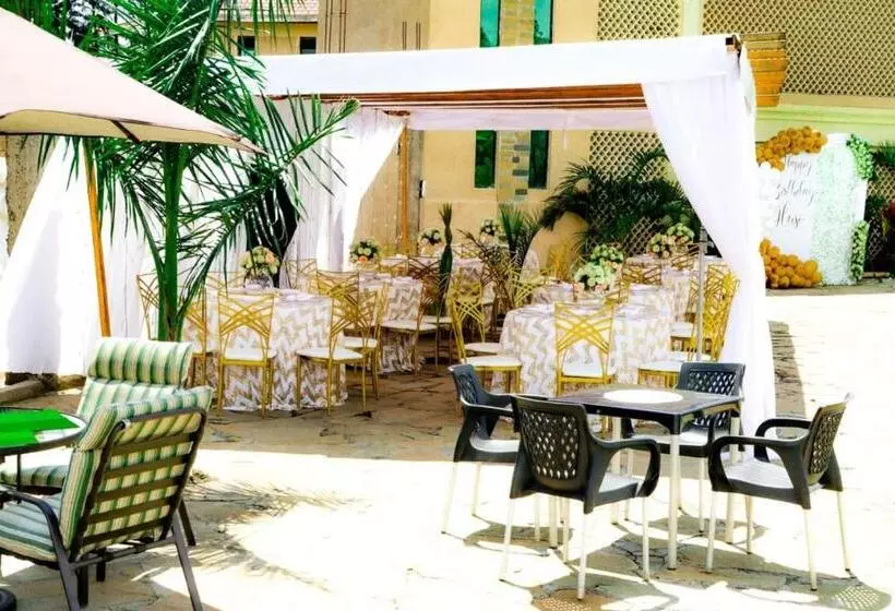 هتل Koru Country Club