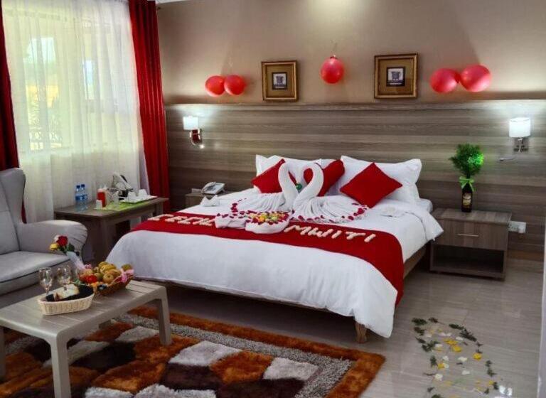 هتل Koru Country Club