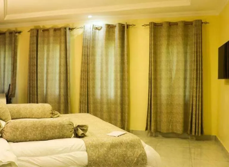 هتل Koru Country Club