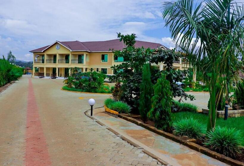 هتل Koru Country Club