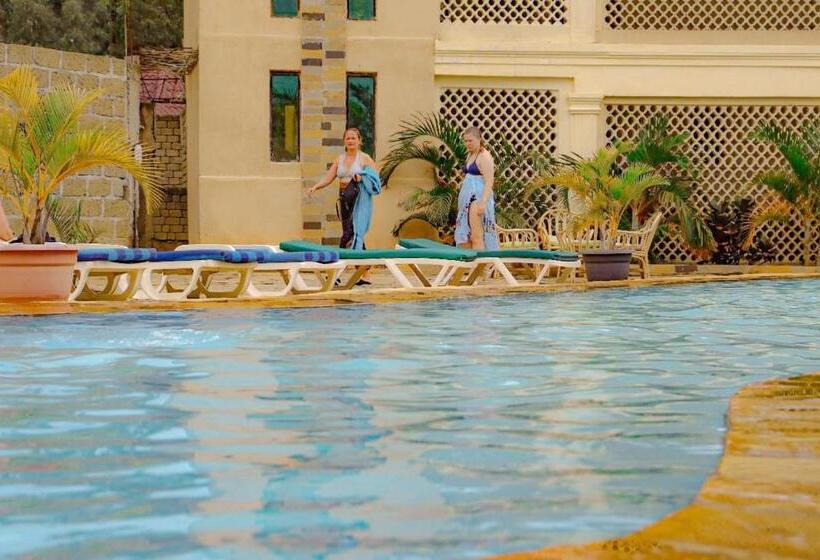 هتل Koru Country Club