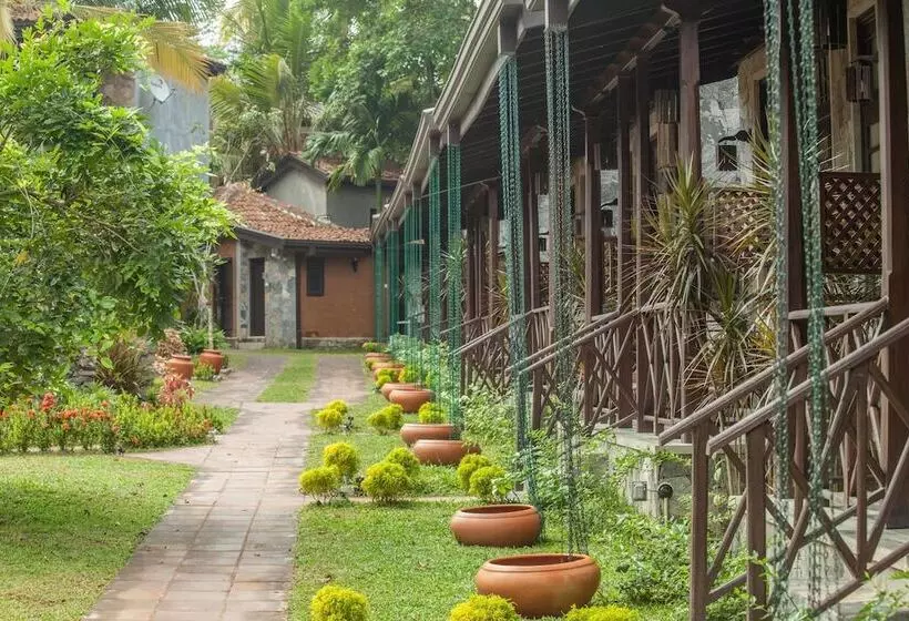 ホテル Villa Pinnawala & Restaurant