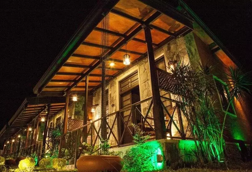 ホテル Villa Pinnawala & Restaurant